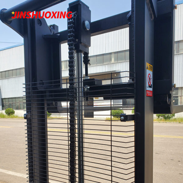 Off-road electric stacker - Image 11