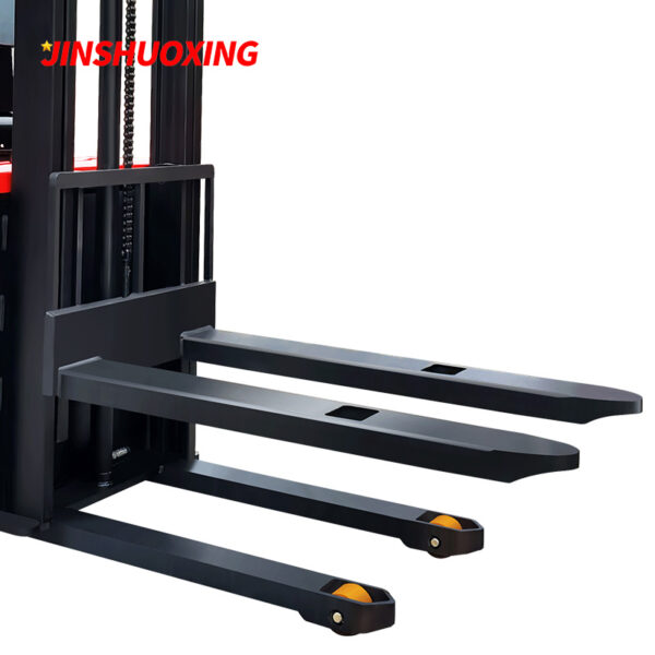 CDDS electric pallet stacker - Image 10